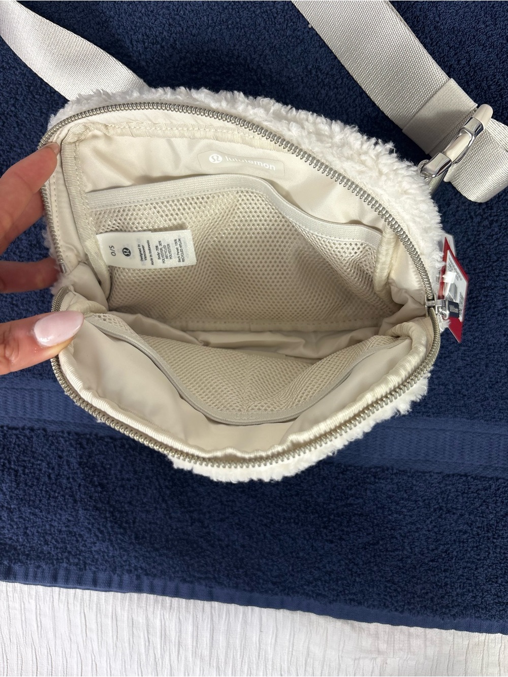 lululemon Lunar New Year
Everywhere Belt Bag
*Fleece (1 L) in Rabbit - Picture 4 of 6